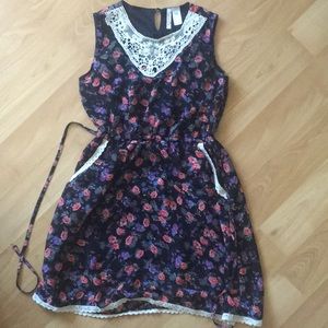New Girls Floral Dress w/ Lace Accents
